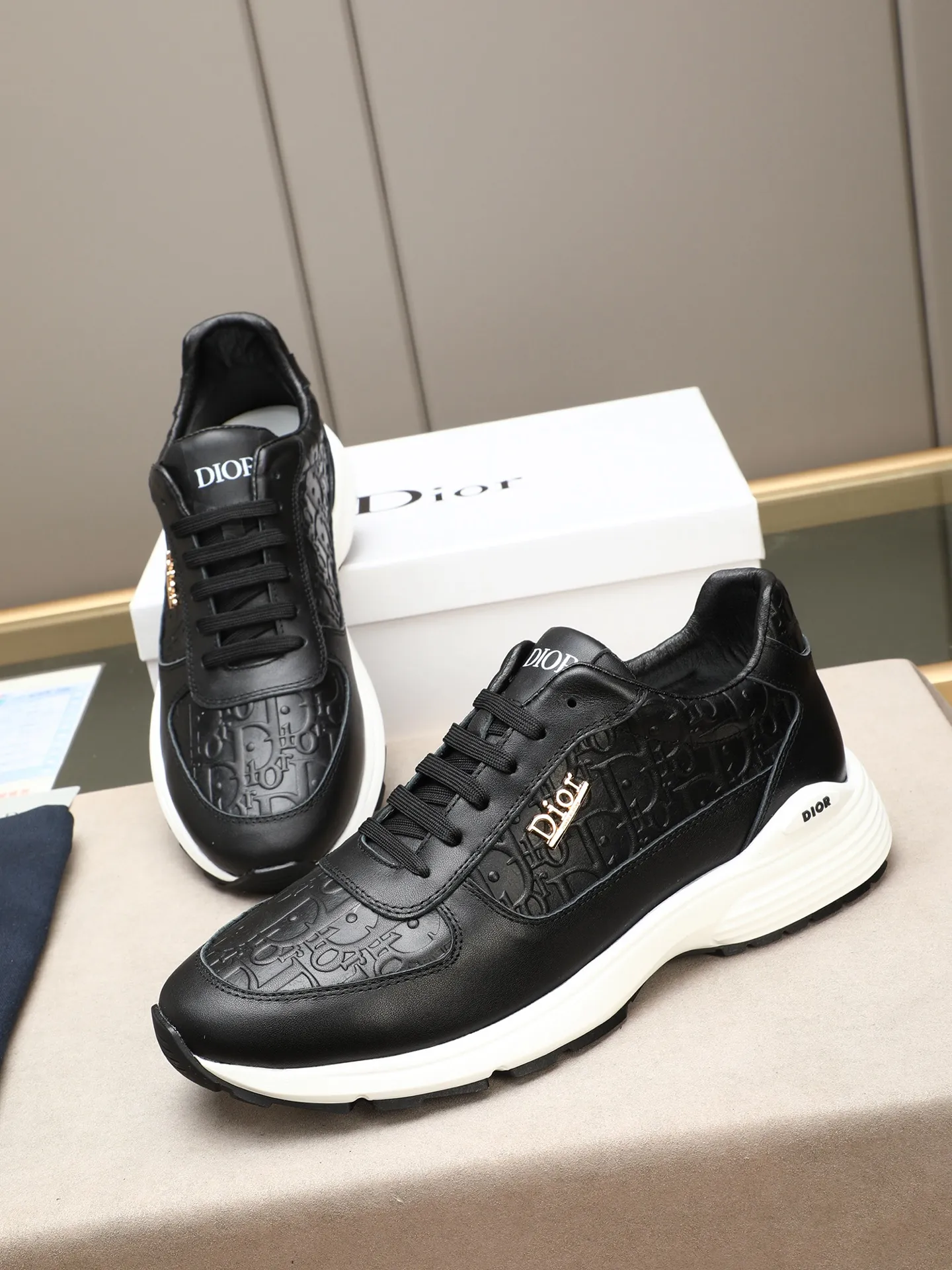 🆕🆕🆕Men's Shoes💰P460 Dior's avant-garde and versatile fashionable men's shoes are privately modeled, calfskin embossed, fashionable, simple, stylish, more eye-catching and more classy. It will subvert the old idea and be a must-have for fashionistas who want to spend time with you! Must keep it for yourself! High-end comfort and low-end, high-end quality workmanship. Code number: 38-44 (45 customized) 3 colors for your choice [kiss][kiss][kiss]